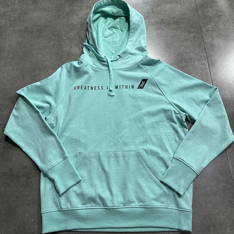 Bakit ang mga kababaihan na sweatshirt ay nagiging isang dapat na mayroon sa bawat aparador?